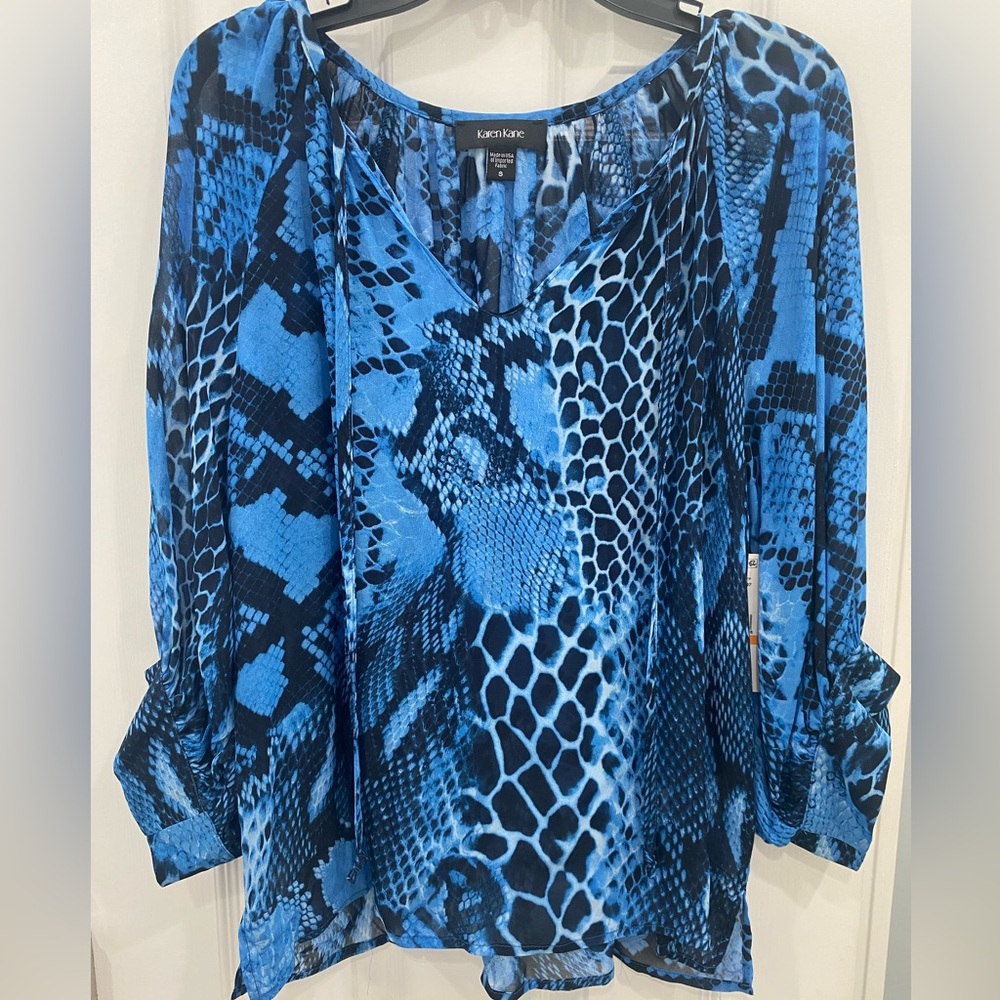 Karen Kane peasant top. NWT. S